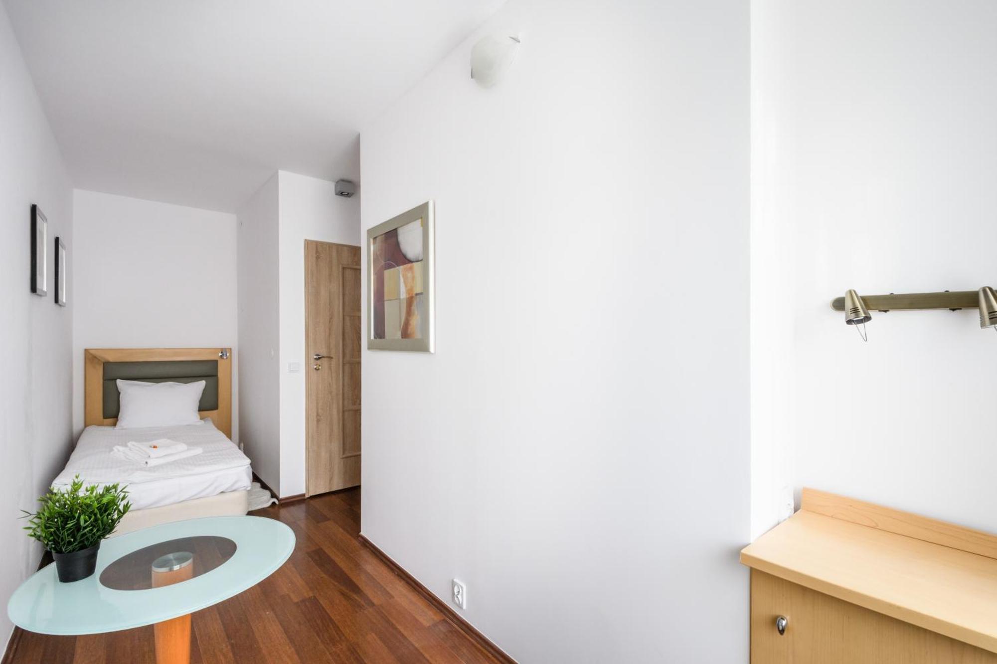 404 Rooms Zamiany Ursynow Varşovia Exterior foto