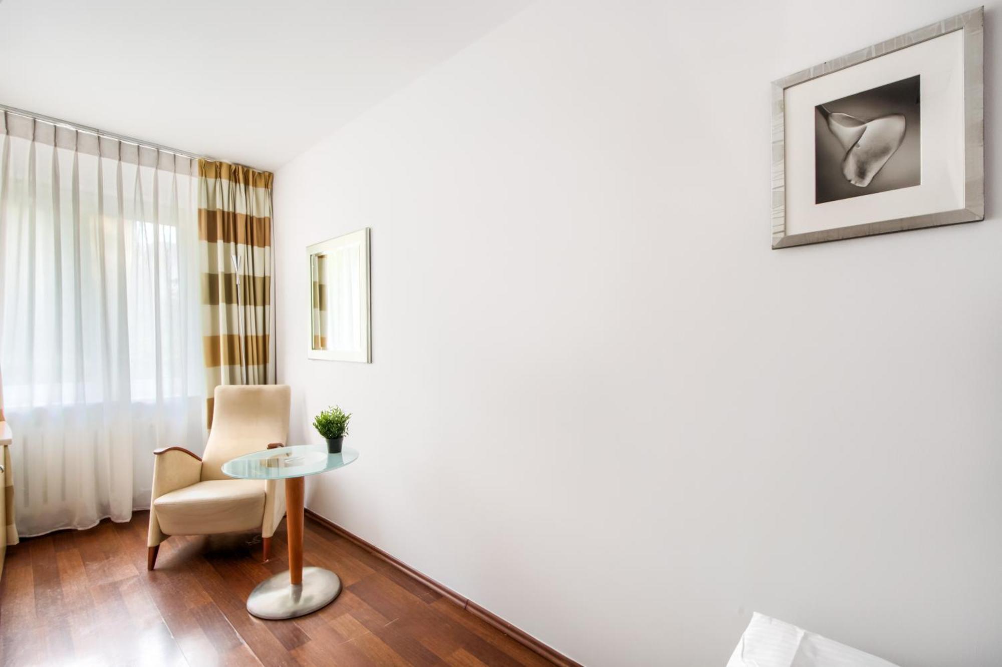 404 Rooms Zamiany Ursynow Varşovia Exterior foto