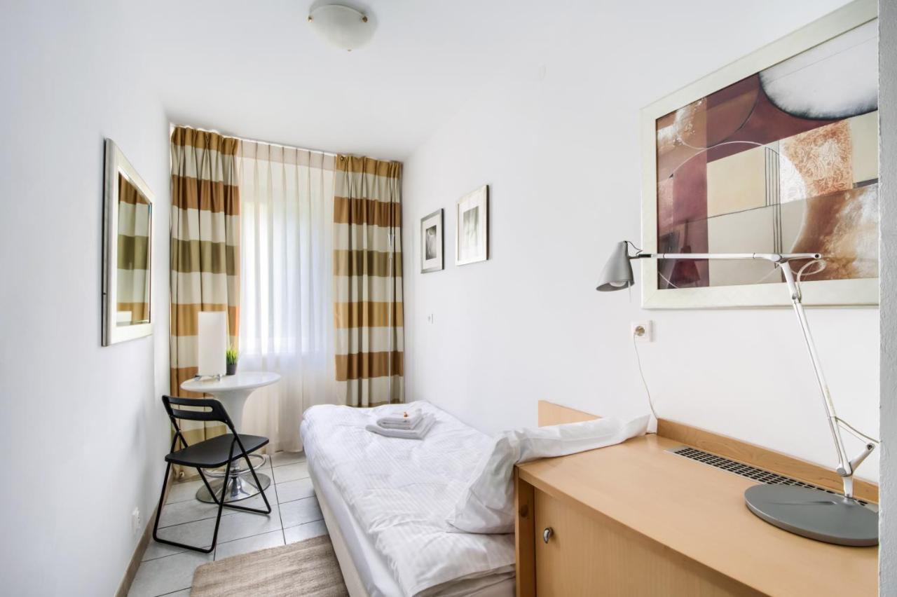 404 Rooms Zamiany Ursynow Varşovia Exterior foto
